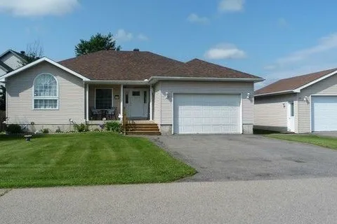 40 Lori Lane, North Dundas, ON K0C 2H0