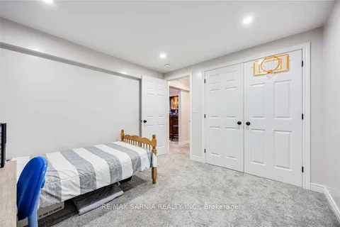 1587 Heritage Park Drive, Sarnia, ON N7W 1C5