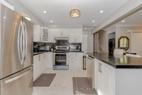 306 Kelson Avenue, Grimsby, ON L3M 4E8