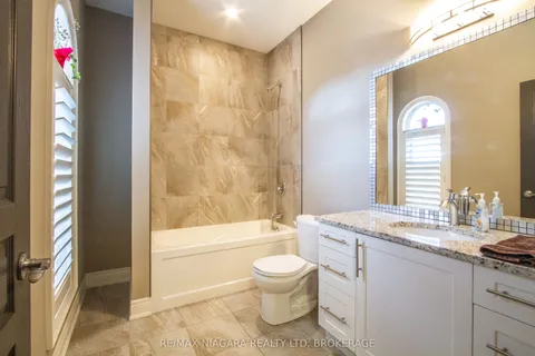 7174 Optimist Lane, Niagara Falls, ON L2E 0B2