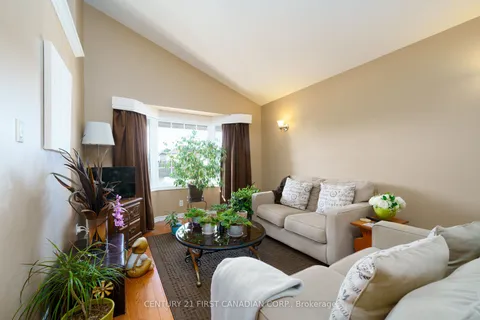 208 Forest Grove Crescent, Thames Centre, ON N0L 1G3