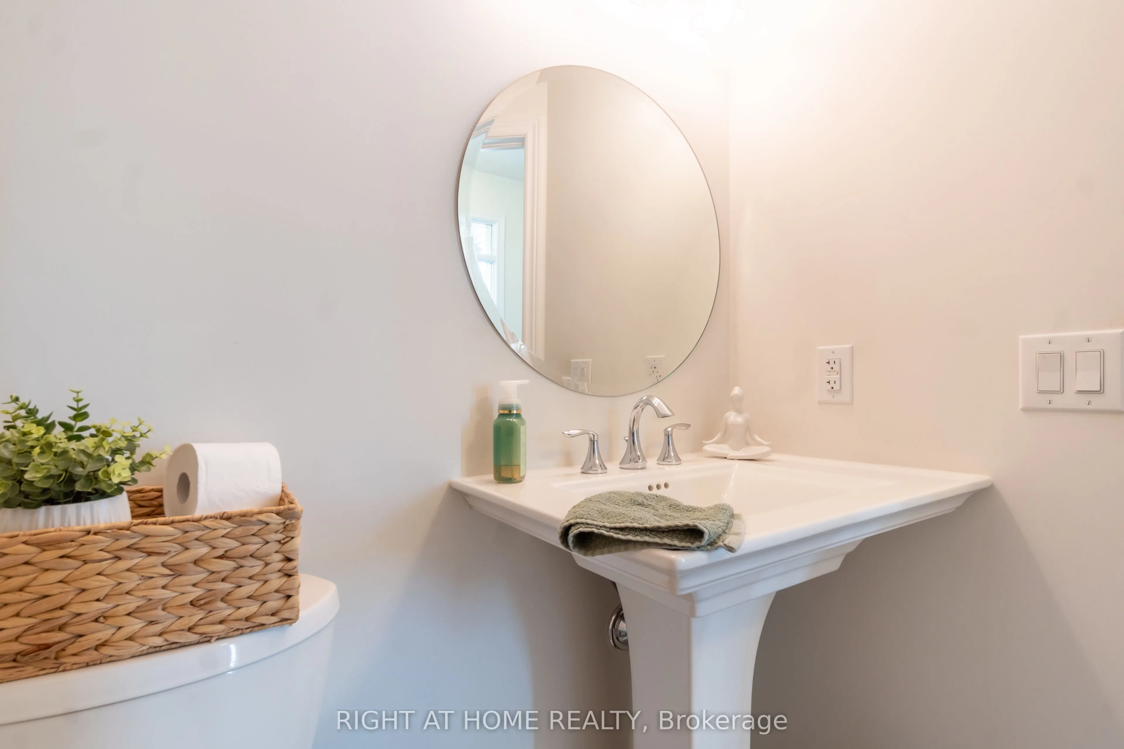 21 Lamb Crescent, Thorold, ON L3C 7M5