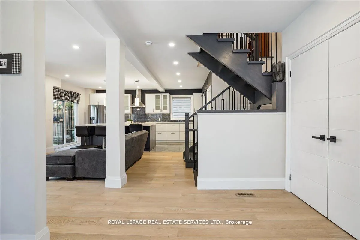 24 Peel Street, Hamilton, ON L9H 2Z9
