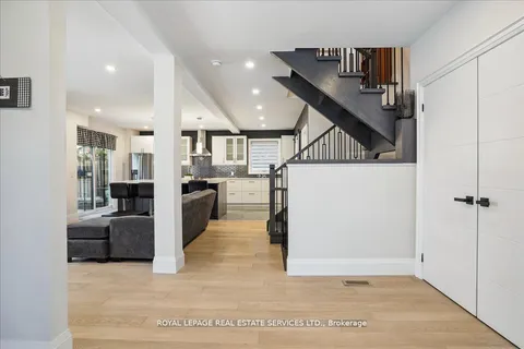 24 Peel Street, Hamilton, ON L9H 2Z9