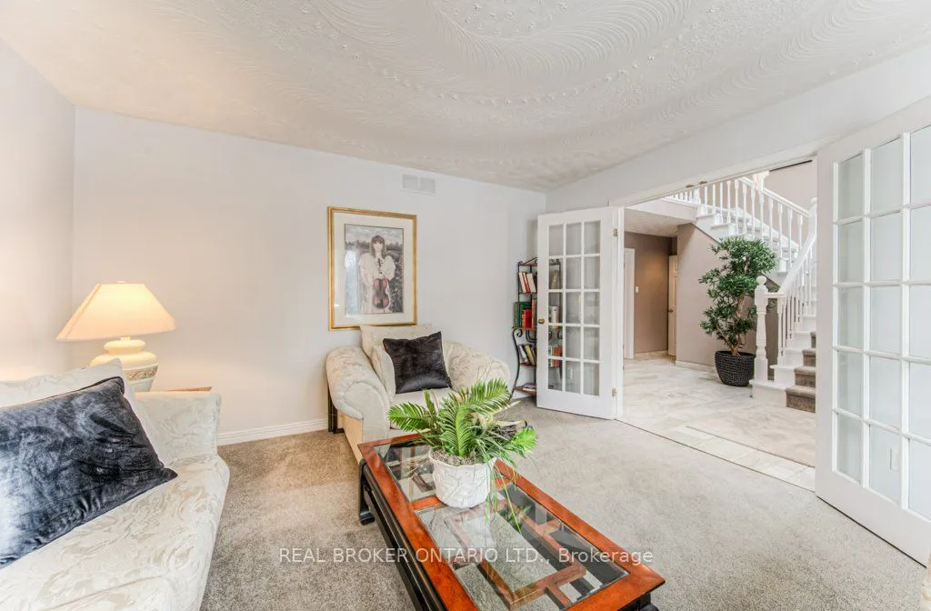 593 Guildwood Place, Waterloo, ON N2K 3M3