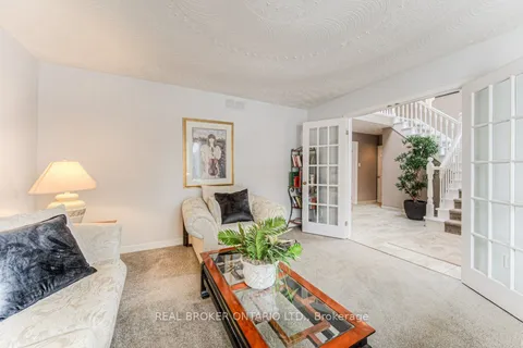 593 Guildwood Place, Waterloo, ON N2K 3M3