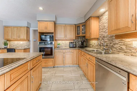593 Guildwood Place, Waterloo, ON N2K 3M3