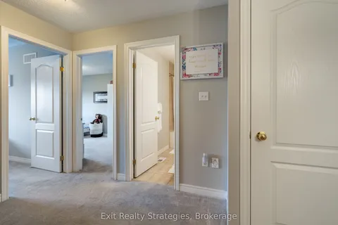 15 Marina Point Crescent, Hamilton, ON L8E 0E4