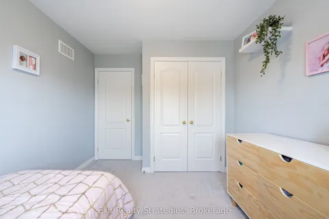 15 Marina Point Crescent, Hamilton, ON L8E 0E4