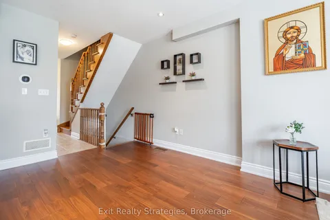 15 Marina Point Crescent, Hamilton, ON L8E 0E4