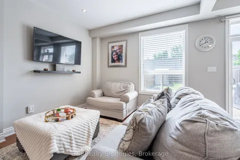 15 Marina Point Crescent, Hamilton, ON L8E 0E4