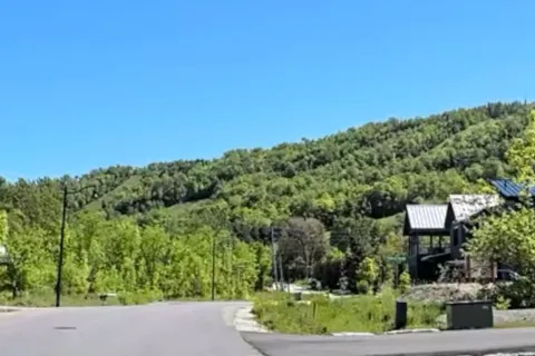 127 Arnot Crescent, Blue Mountains, ON L9Y 0Z8