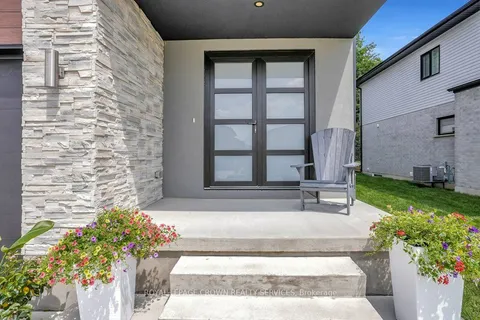 2208 Red Thorne Avenue, London South, ON N6P 0E5