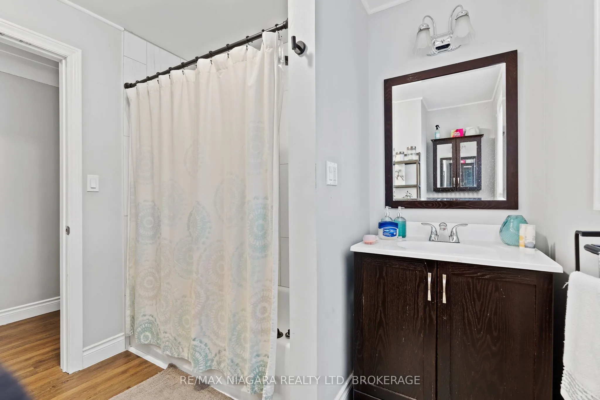 3204 Saint Paul Avenue, Niagara Falls, ON L2J 2M1