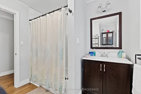 3204 Saint Paul Avenue, Niagara Falls, ON L2J 2M1