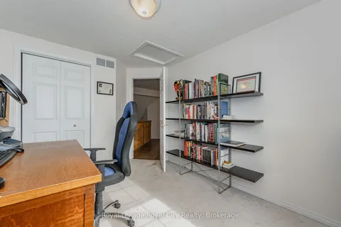 15 Camm Crescent, Guelph, ON N1L 1J9