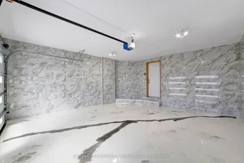 111 Vineberg Drive, Hamilton, ON L8W 4A3