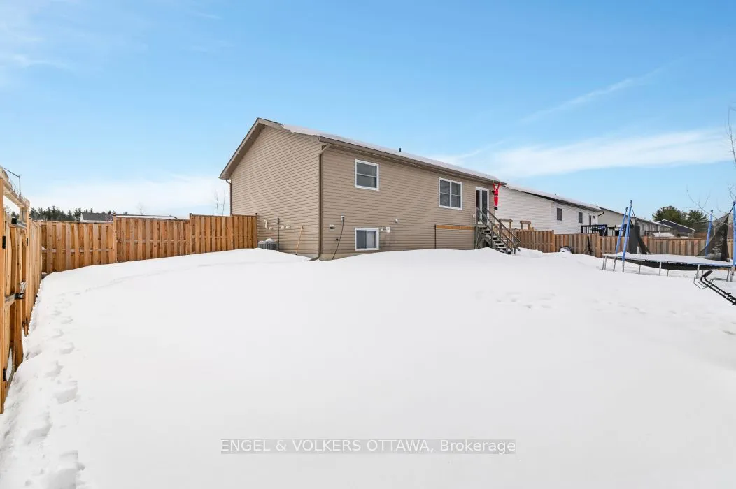 2 Terrance Drive, Petawawa, ON K8H 0G3