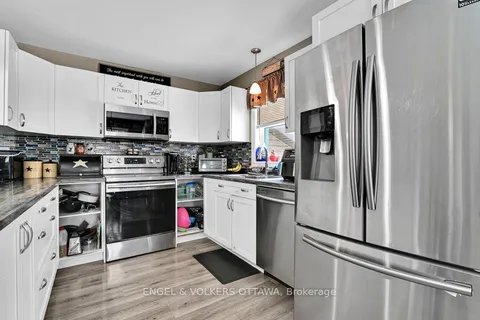 2 Terrance Drive, Petawawa, ON K8H 0G3