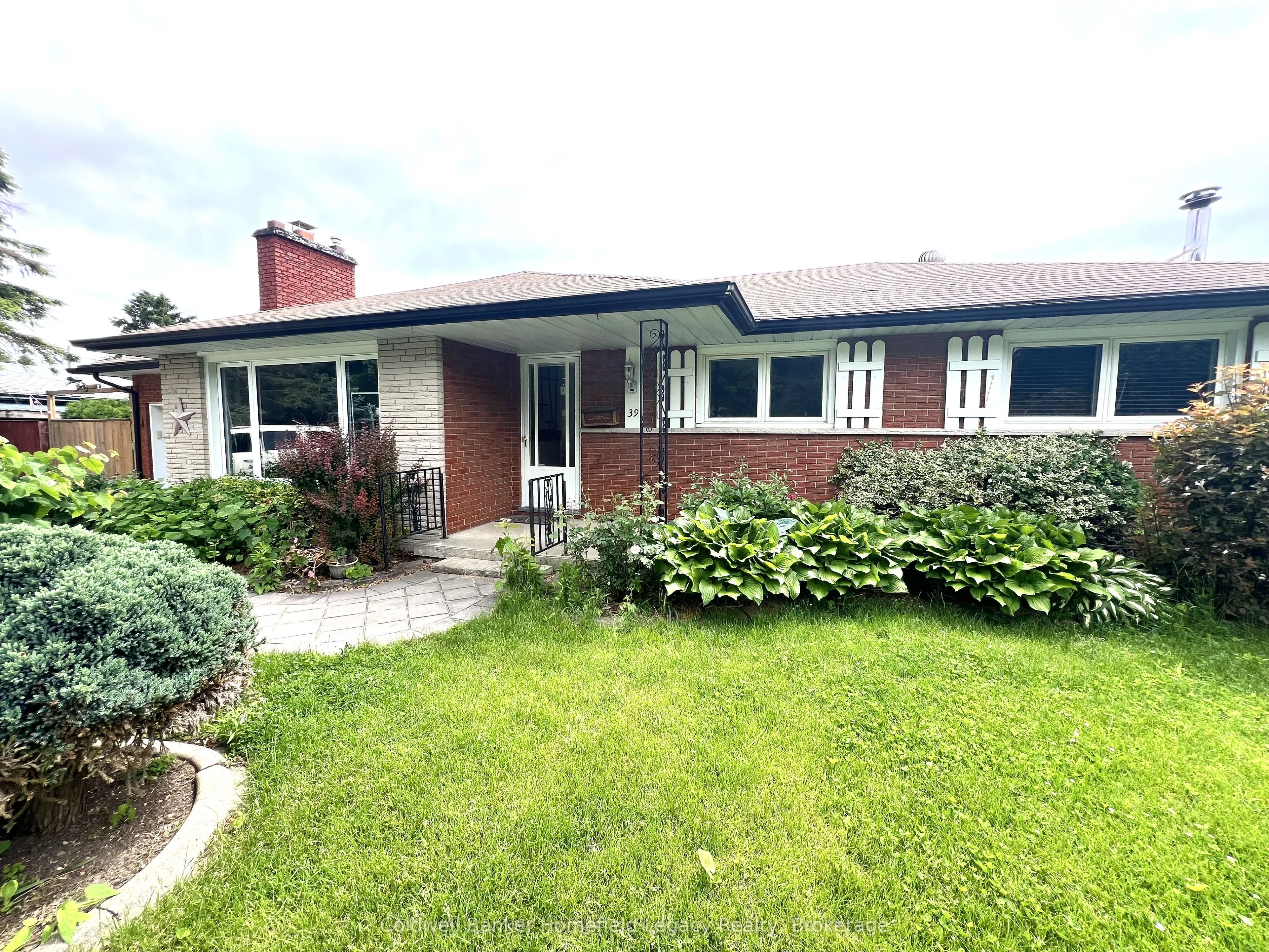 39 Agincourt Gardens, London South, ON N5Z 4E5