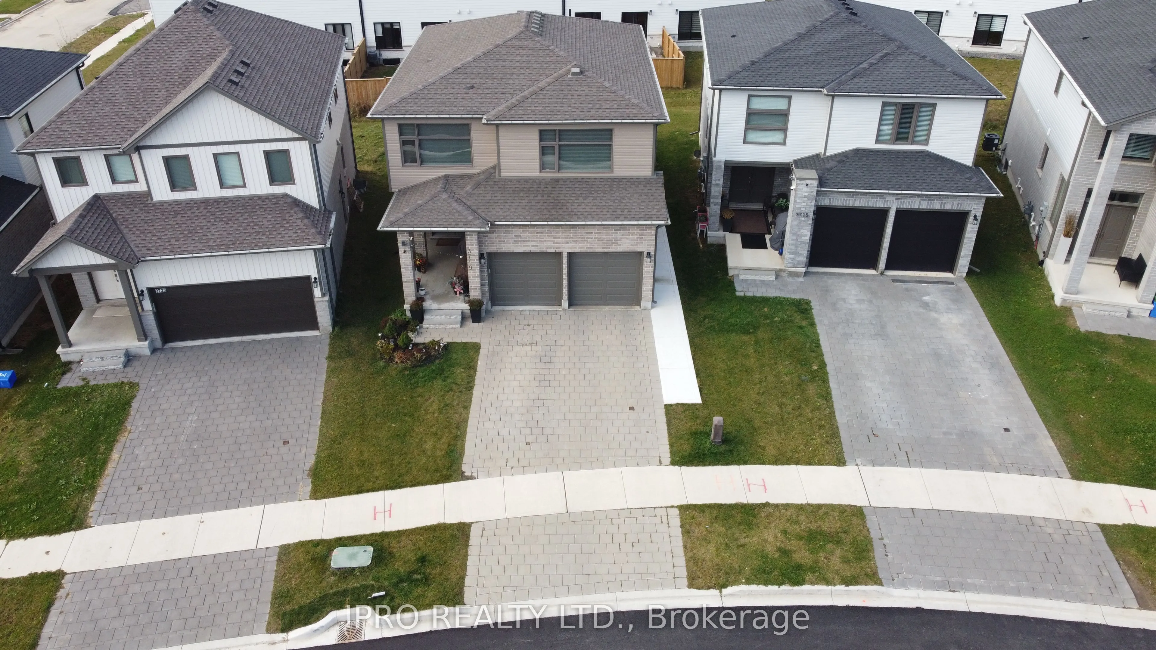 3719 Somerston Crescent, London, ON N6L 0G4
