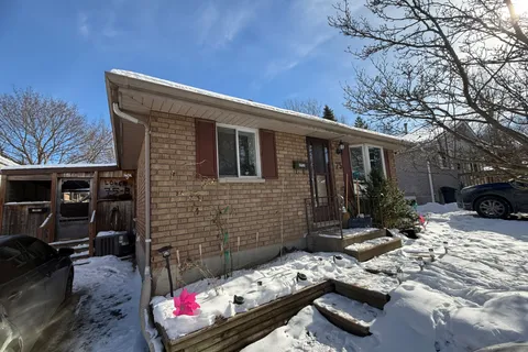 75 Cleveland Place, London South, ON N5Z 4T5
