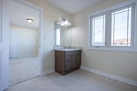 33 Cinnamon Street, Thorold, ON L2V 0H6