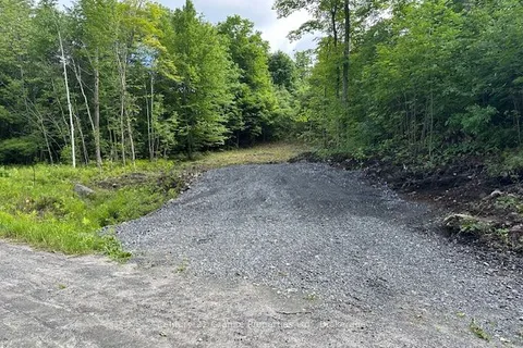 4 MCNAUGHTS Road, Seguin, ON P2A 0B2