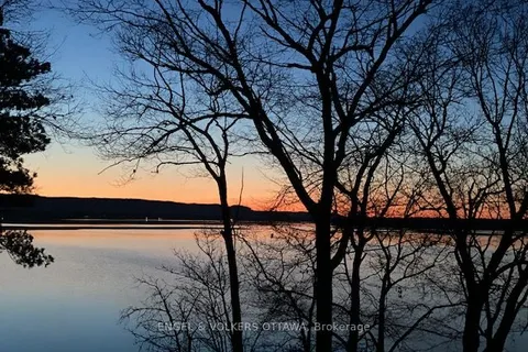 234 BAYVIEW Drive, Constance Bay - Dunrobin - Kilmaurs - Woodlawn, ON K0A 3M0