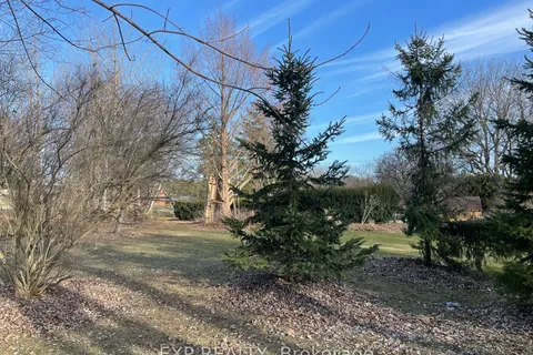 138 Queen Street, Middlesex Centre, ON N0L 1R0