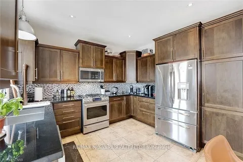 6618 Flora Court, Niagara Falls, ON L2H 0A8