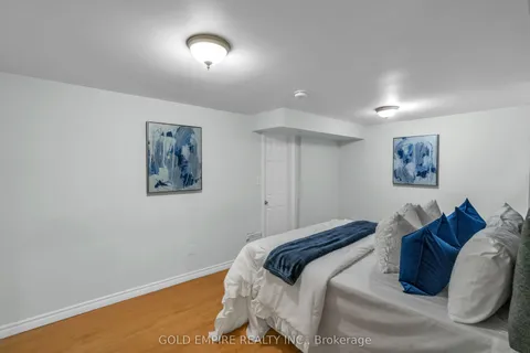 23 Fairchild Court, London South, ON N6E 3E3