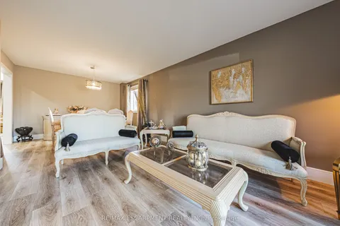 103 Broughton Avenue, Hamilton, ON L8W 3S7