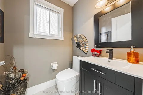 103 Broughton Avenue, Hamilton, ON L8W 3S7