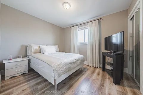 103 Broughton Avenue, Hamilton, ON L8W 3S7