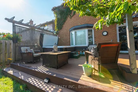 270 Rowntree Drive, Hamilton, ON L8W 2P1