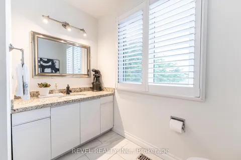 270 Rowntree Drive, Hamilton, ON L8W 2P1