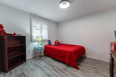 270 Rowntree Drive, Hamilton, ON L8W 2P1