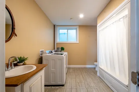16 Shay Road, Huntsville, ON P1H 1L2
