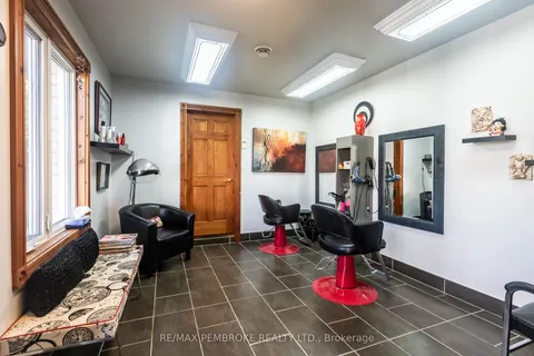 11 FAIRWAY Drive, Petawawa, ON K8A 8N2