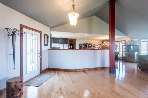 11 FAIRWAY Drive, Petawawa, ON K8A 8N2