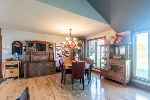 11 FAIRWAY Drive, Petawawa, ON K8A 8N2