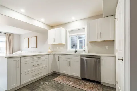42 Dewal Place, Belleville, ON K8P 0E5