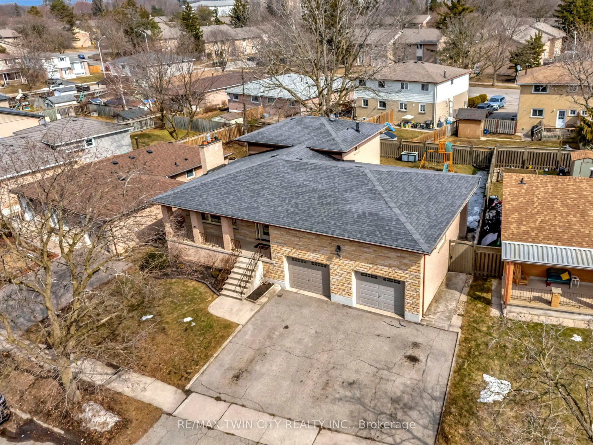 18 Sprucehill Drive, Brantford, ON N3R 3R6