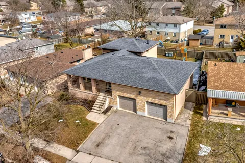18 Sprucehill Drive, Brantford, ON N3R 3R6