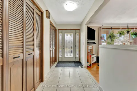18 Sprucehill Drive, Brantford, ON N3R 3R6