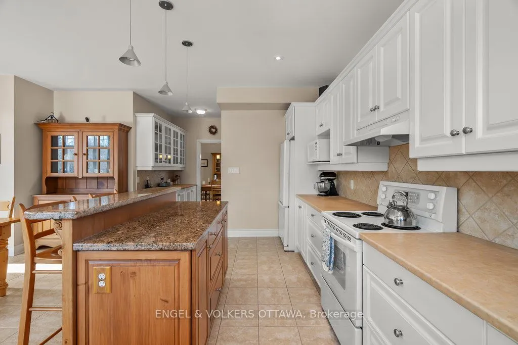7 Knotwood Court, Barrhaven, ON K2J 5E5