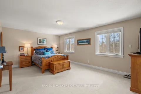7 Knotwood Court, Barrhaven, ON K2J 5E5