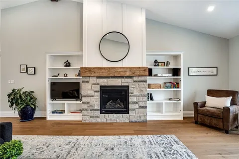 14 Sullivan's Lane, Hamilton, ON L9H 5N7