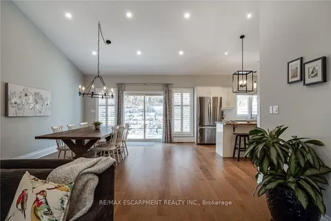 14 Sullivan's Lane, Hamilton, ON L9H 5N7